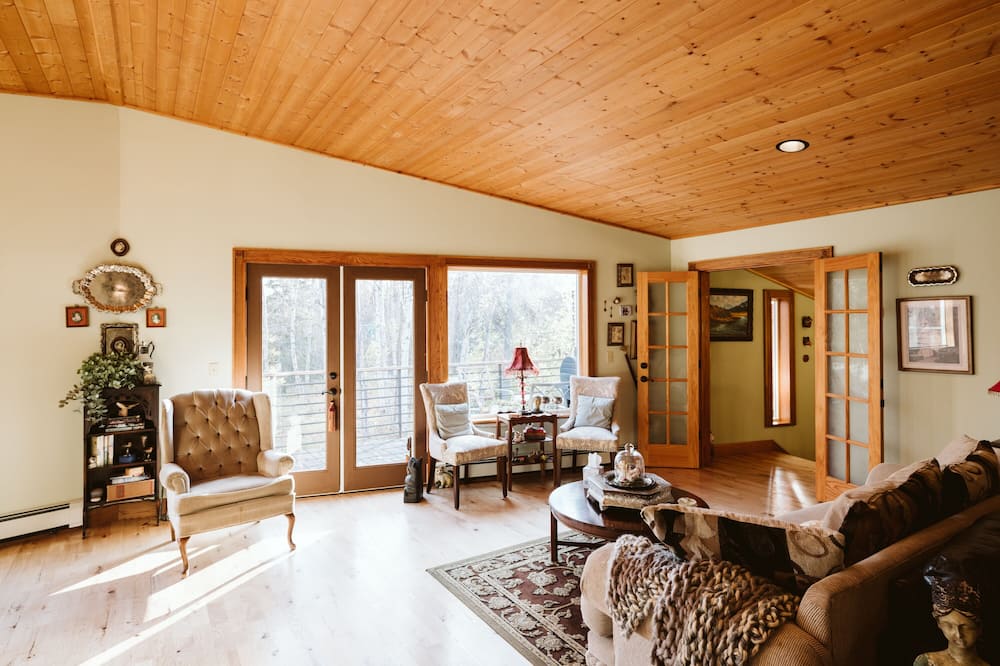 Maria's Creekside B&B