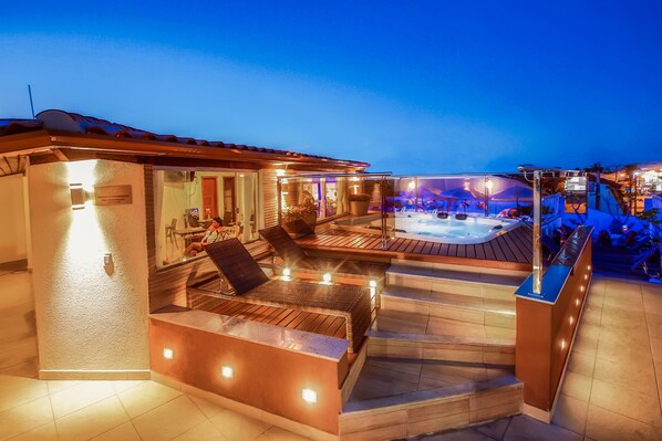 Outdoor spa tub - Rede Andrade Terra Brasil (Porto Seguro)