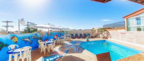 Indoor pool, sun loungers