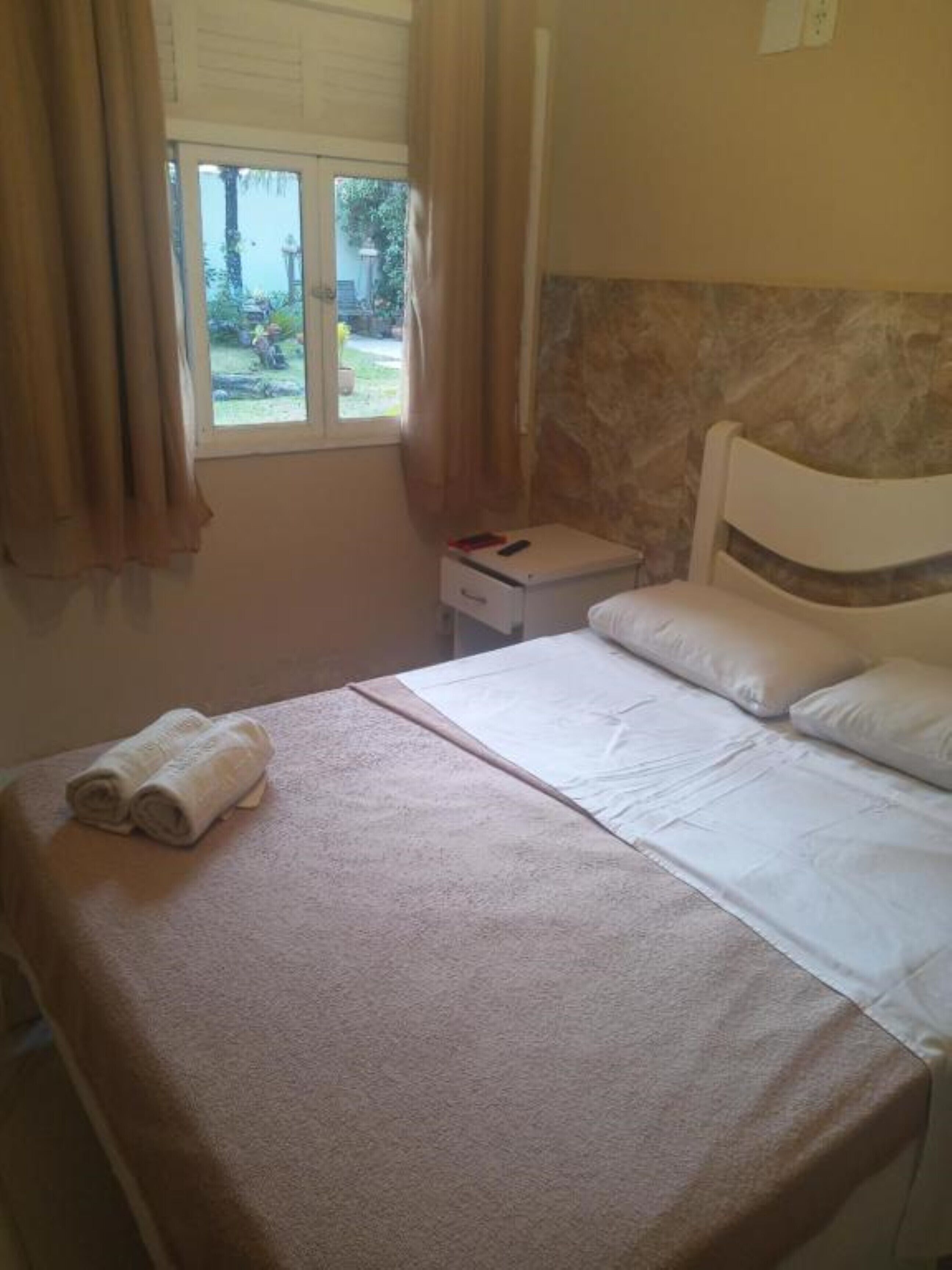 Økonomi-dobbeltrom, 1 dobbeltseng | Blendingsgardiner, wi-fi (inkludert) og sengetøy