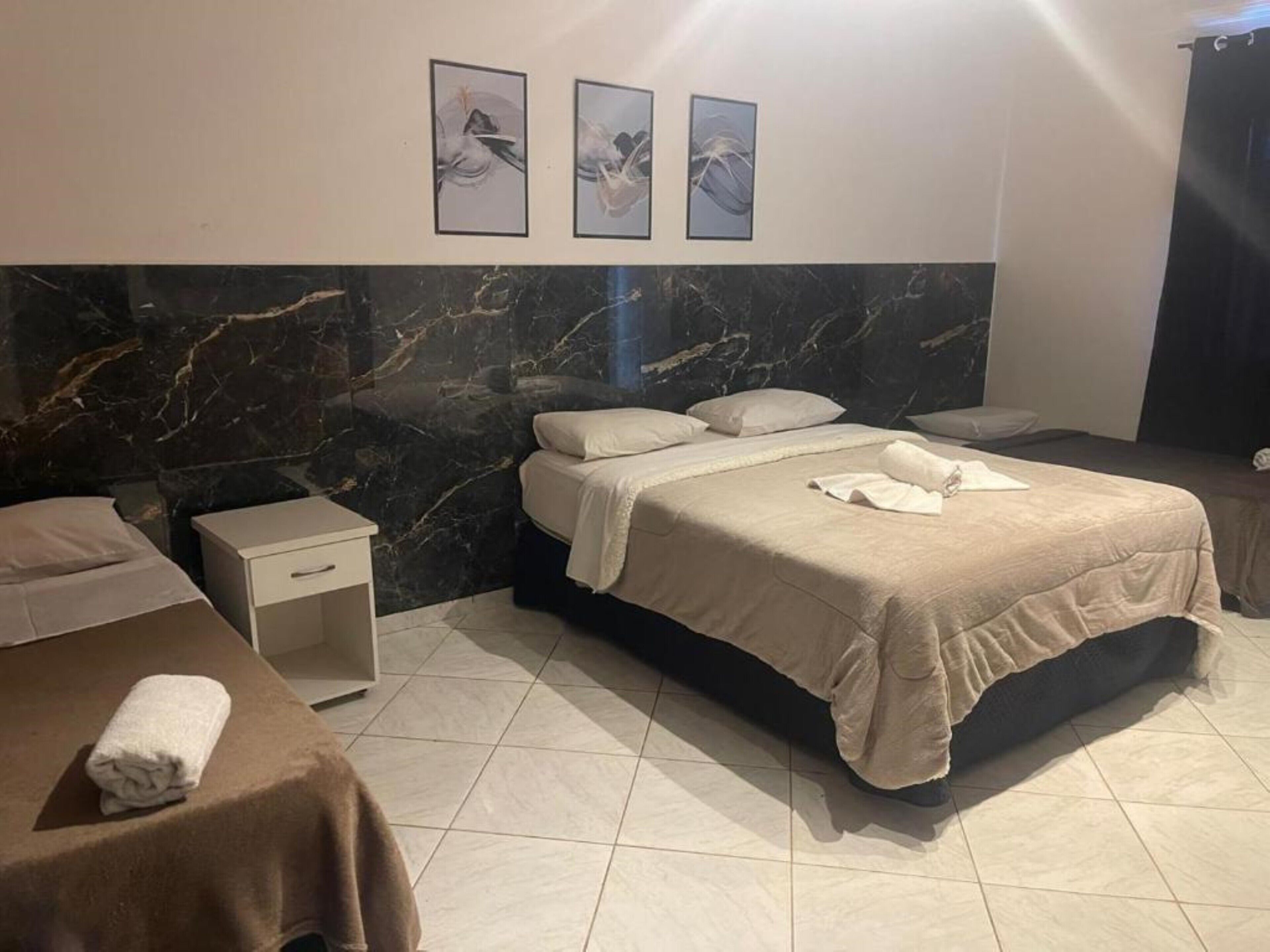 Firemannsrom – grand | Blendingsgardiner, wi-fi (inkludert) og sengetøy