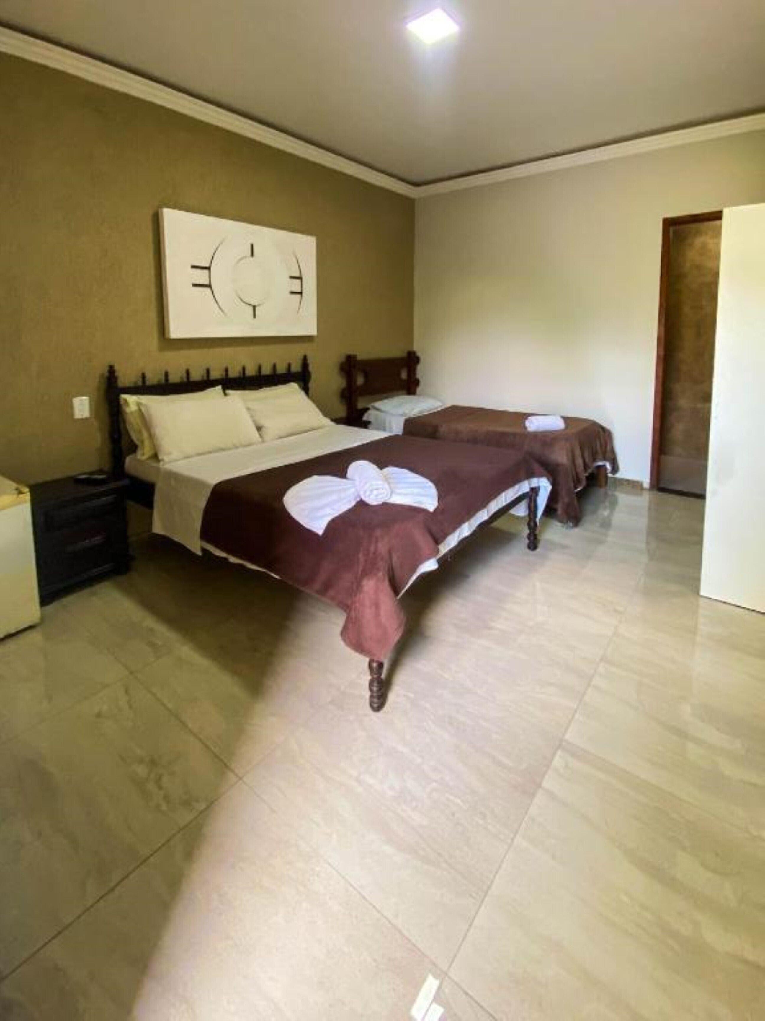 Tremannsrom – familie | Blendingsgardiner, wi-fi (inkludert) og sengetøy