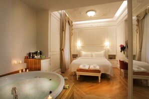 Eco-friendly toiletries, hair dryer, bathrobes, slippers - Corinne Art & Boutique Hotel (Istanbul)