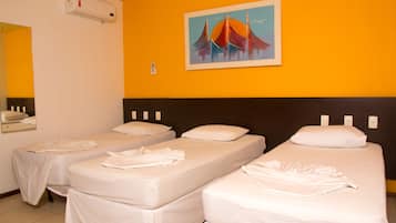 Triple Room | Minibar, desk, soundproofing, free WiFi
