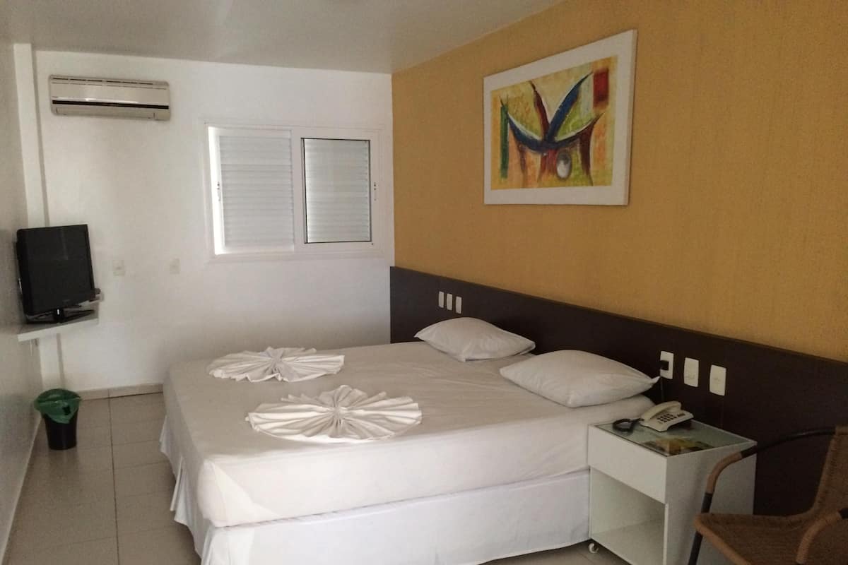 Minibar, desk, soundproofing, free WiFi