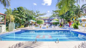 3 piscinas al aire libre