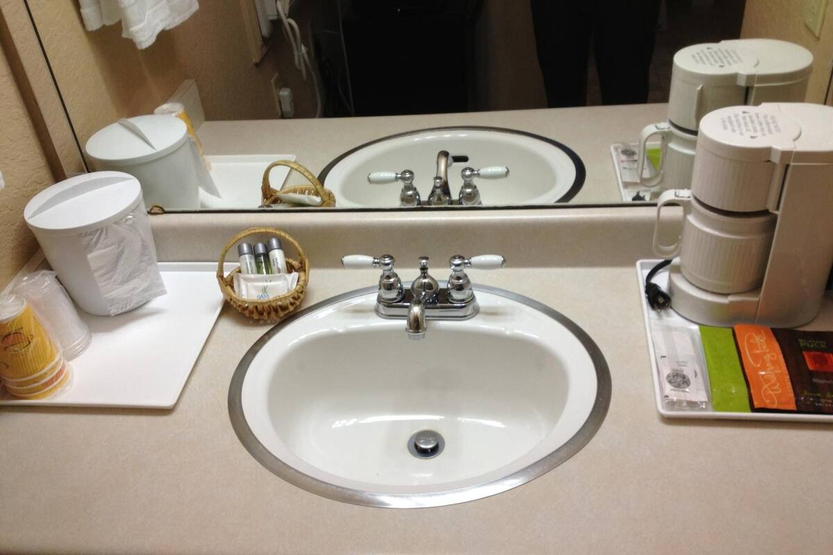 shower, free toiletries, towels