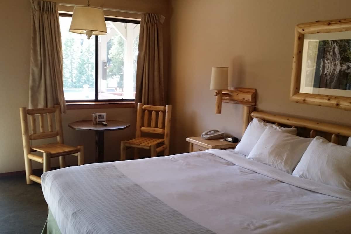 desk, iron/ironing board, free wifi