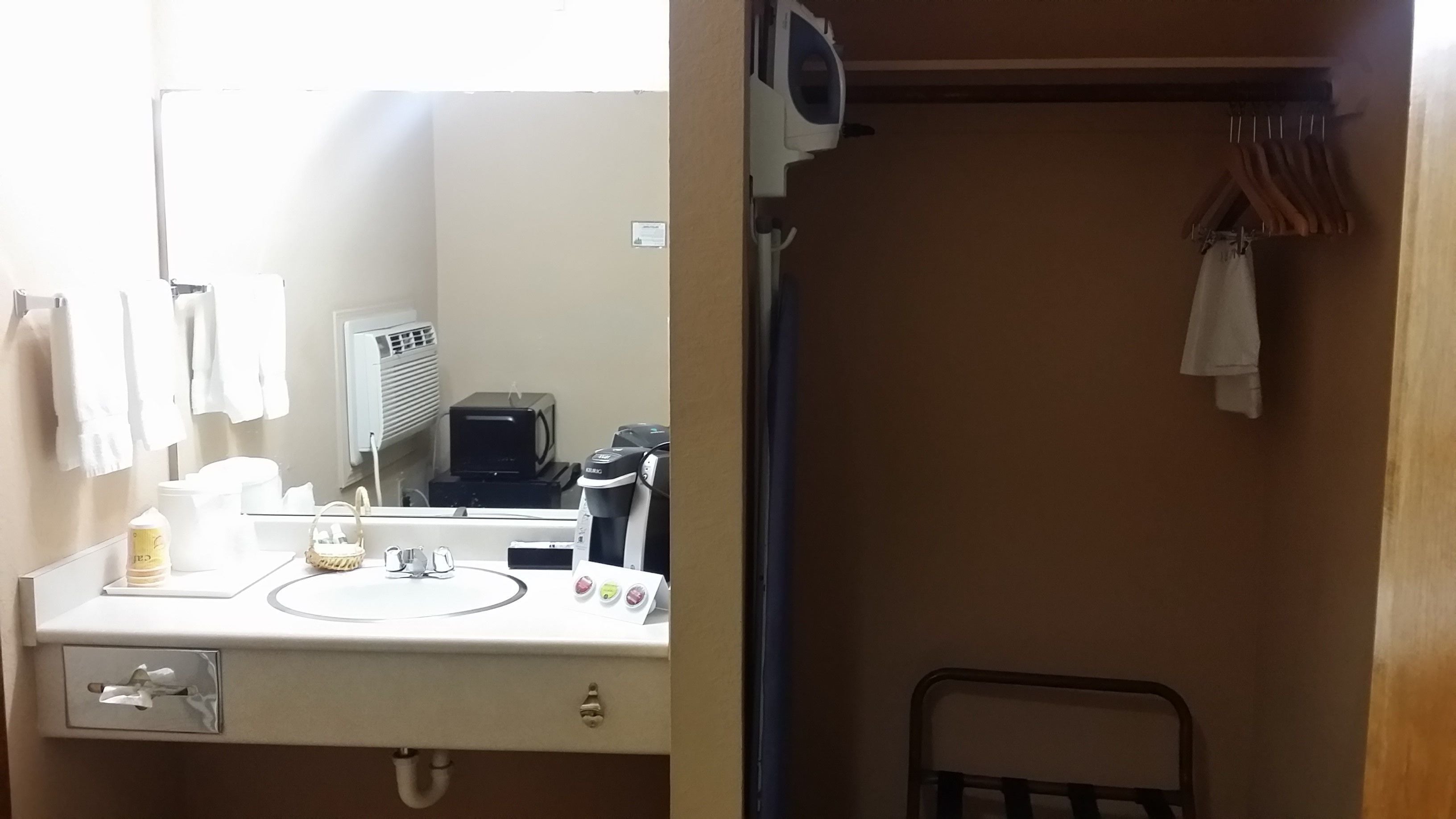 desk, iron/ironing board, free wifi