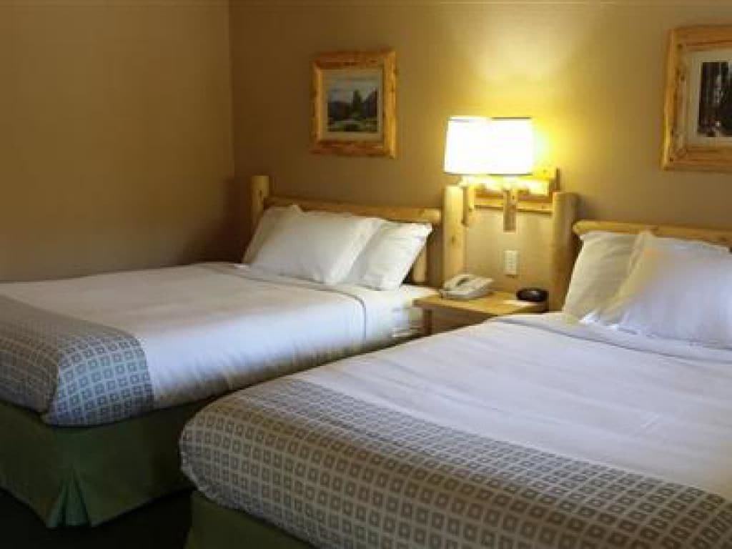 desk, iron/ironing board, free wifi