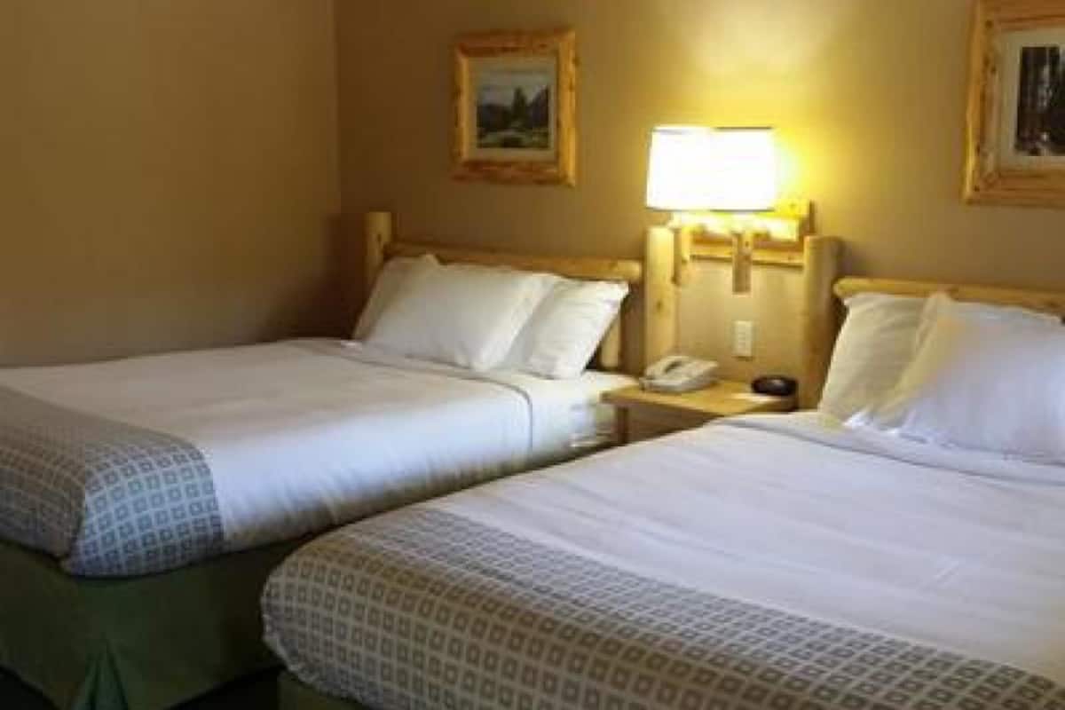 desk, iron/ironing board, free wifi