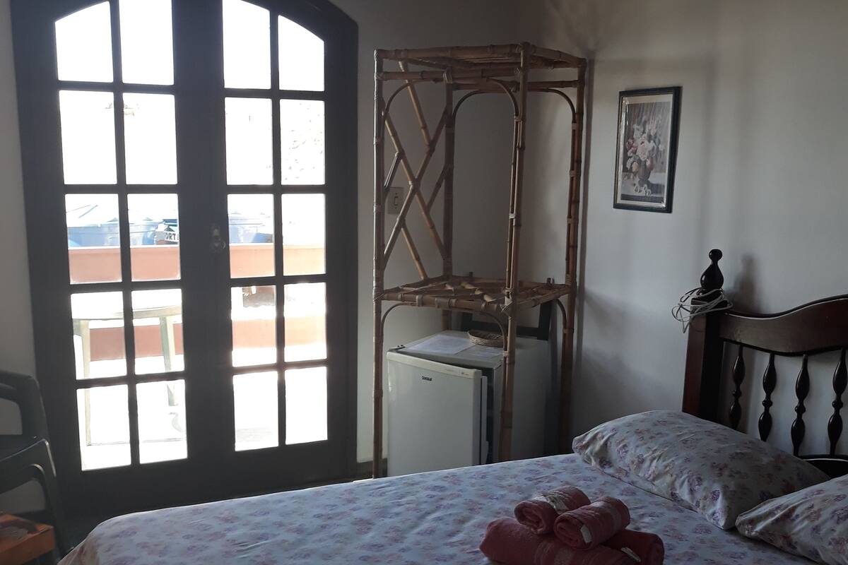 Room, Sea View | Minibar, WiFi (free), bed sheets