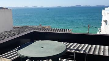 Quarto, vista para o mar | Vista da sacada