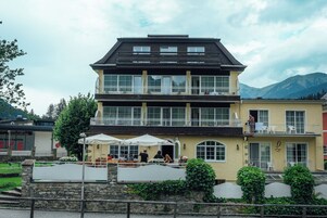 Esterni