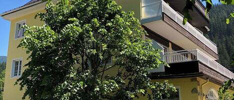 Deluxe dubbelrum - balkong - utsikt mot bergen | Terrass/Patio