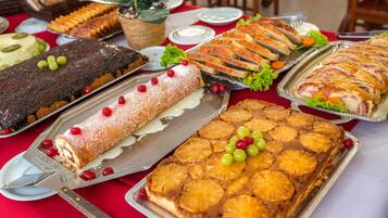 Free daily buffet breakfast