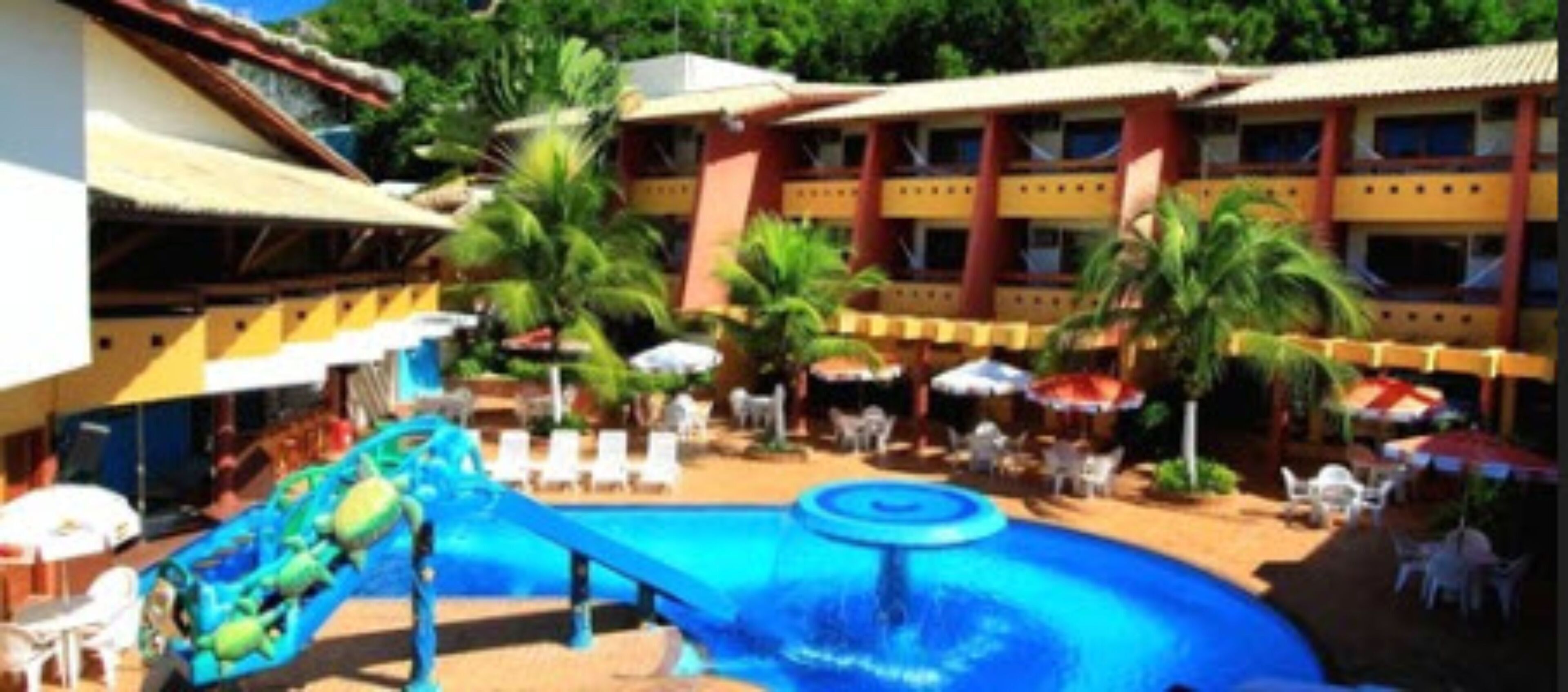 2 piscinas al aire libre, sombrillas, sillones reclinables de piscina