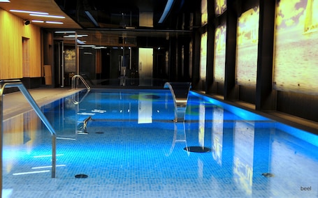Indoor pool. Regatta Hotel Restauracja Spa