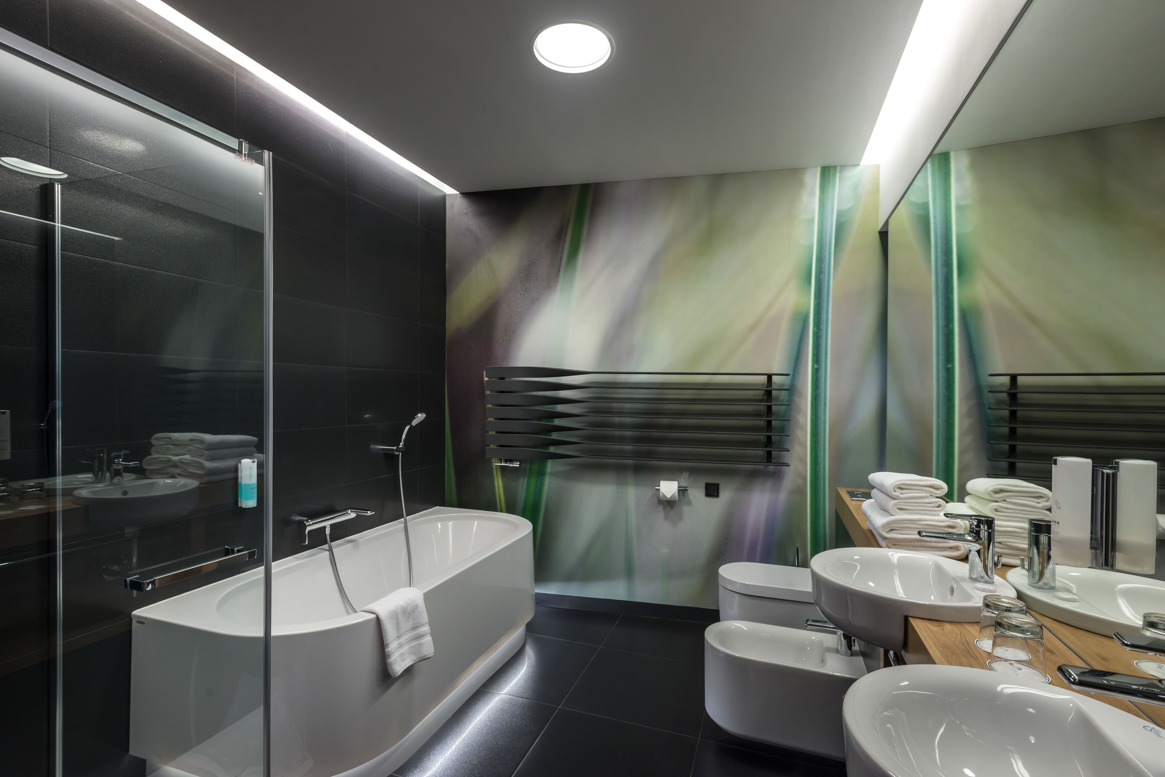 suite, 1 bedroom | bathroom | free toiletries, hair dryer, bathrobes, towels