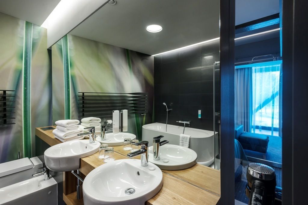 suite, 1 bedroom | bathroom | free toiletries, hair dryer, bathrobes, towels