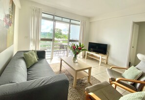 公寓, 2 间卧室 | 客房内保险箱、特色装修、特色家居、熨斗/熨板