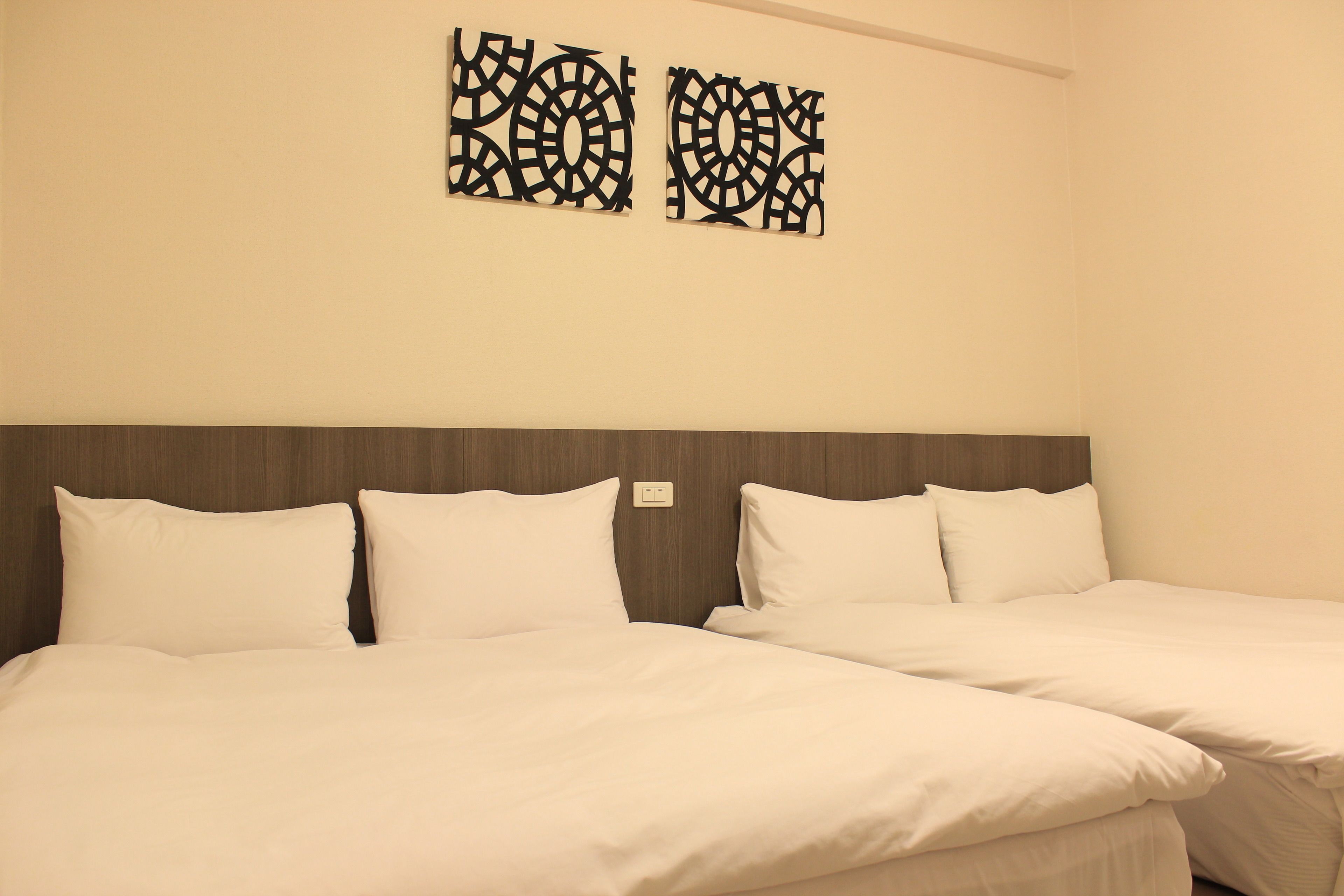 quadruple room, no windows (無早餐) | blackout curtains, free wifi, bed sheets