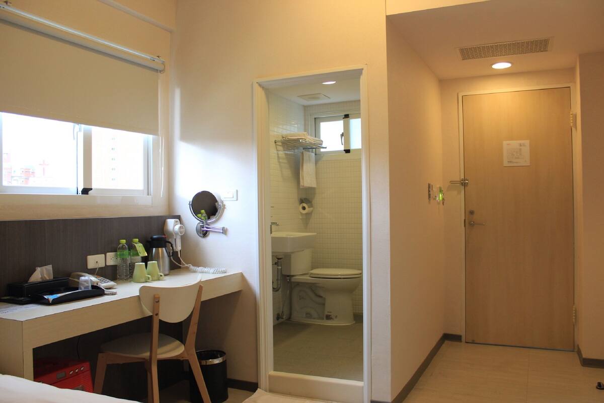 Standard Room (無早餐) | Blackout drapes, WiFi (free), bed sheets