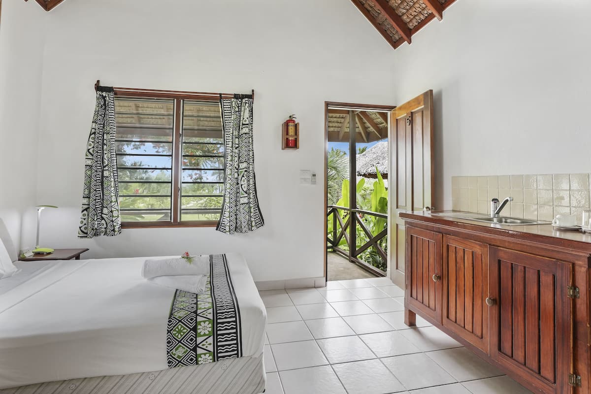 dolphin ocean room | select comfort beds, in-room safe, iron/ironing board