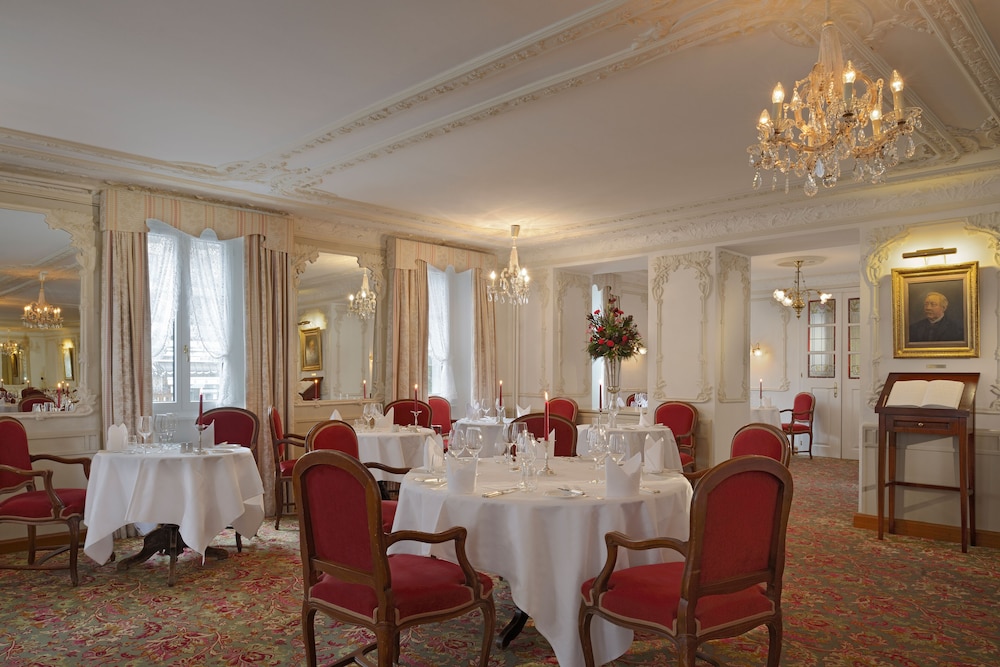 Monte Rosa Hotel by null