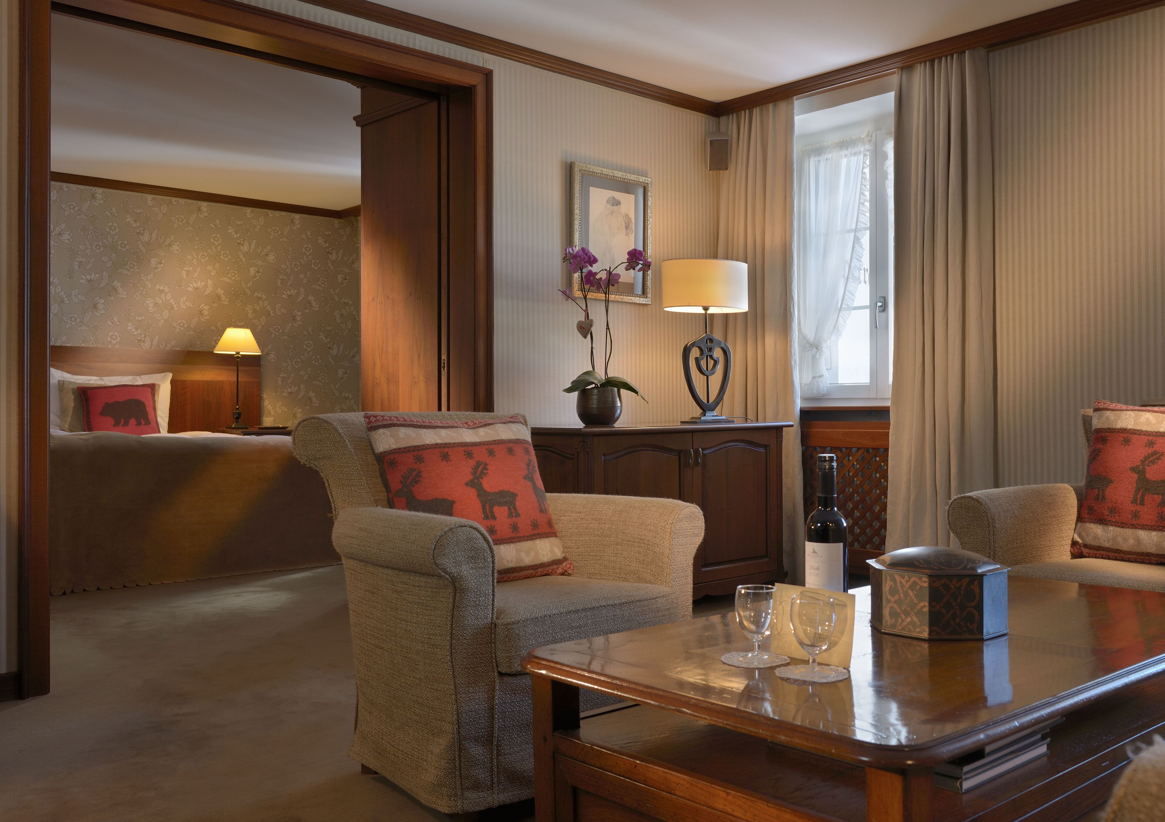 matterhorn suite | living room | plasma tv