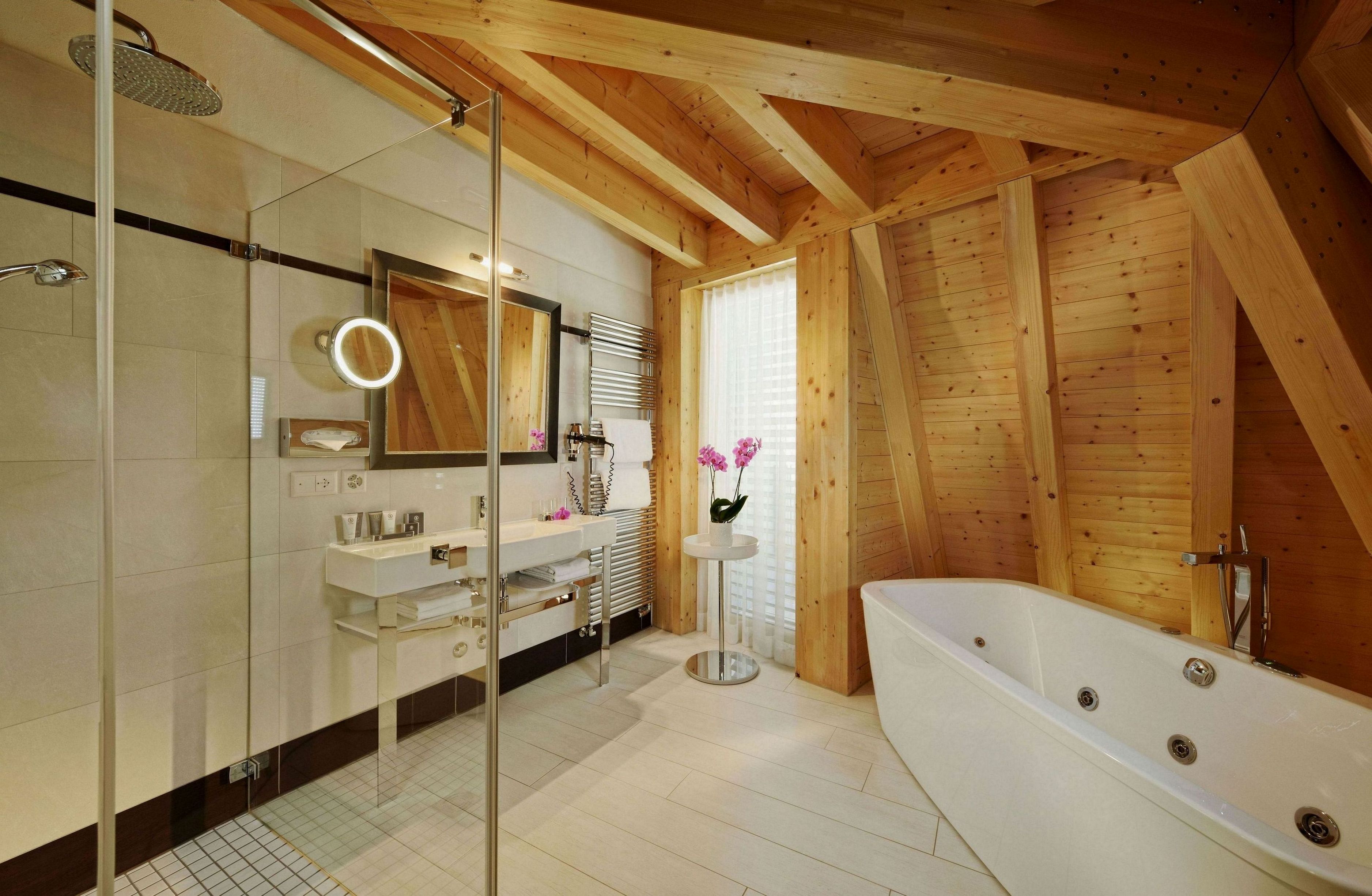 whymper suite | bathroom | combined shower/bathtub, deep-soaking bathtub, designer toiletries