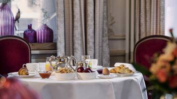 Petit déjeuner buffet (30 CHF par personne)