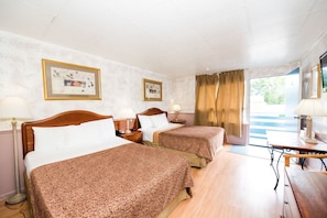 Double Room, 2 Queen Beds, Kitchenette
