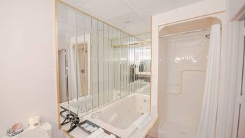 Jetted bathtub