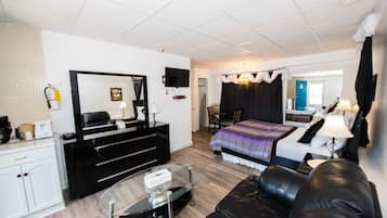 Deluxe Room, 1 Queen Bed, Jetted Tub | View from room