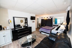 Deluxe Room, 1 Queen Bed, Jetted Tub | View from room - Niagara Parkway Court Motel (Niagara Falls)