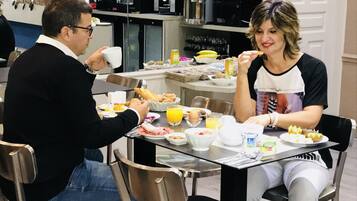 Desayuno continental todos los días (con cargo)