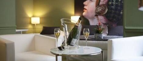 Comfort Double Room | Egyptian cotton sheets, down comforters, individually decorated, desk