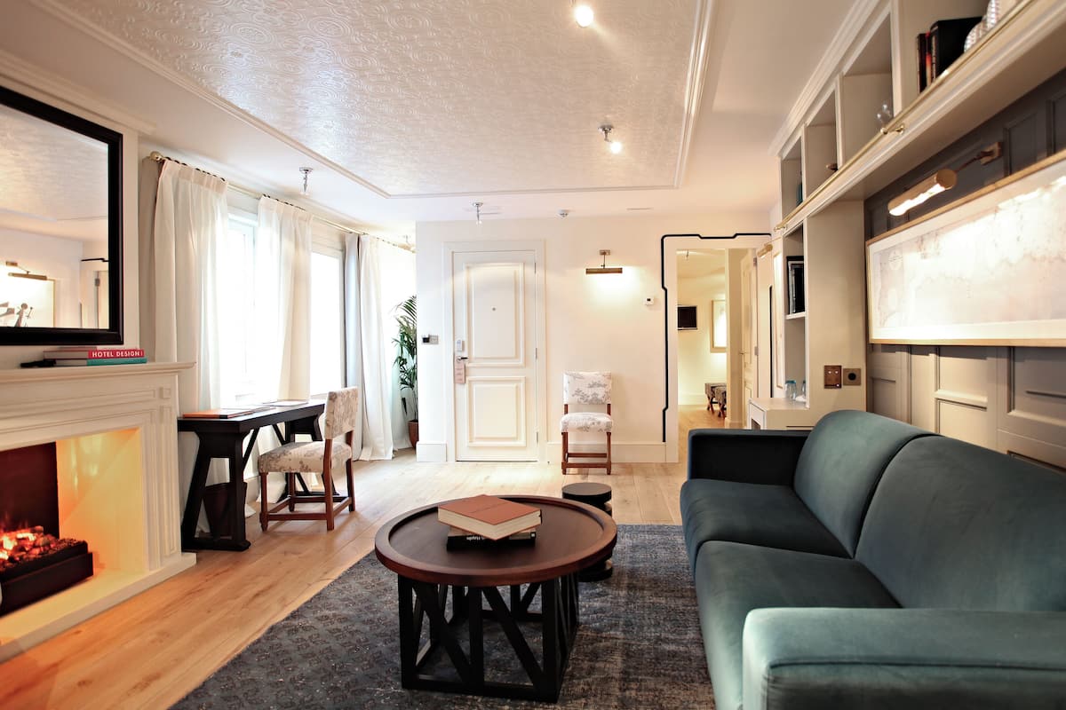 Phòng Suite (Intimate) | Bộ đồ giường kháng dị ứng, chăn bông, minibar, két bảo mật tại phòng 