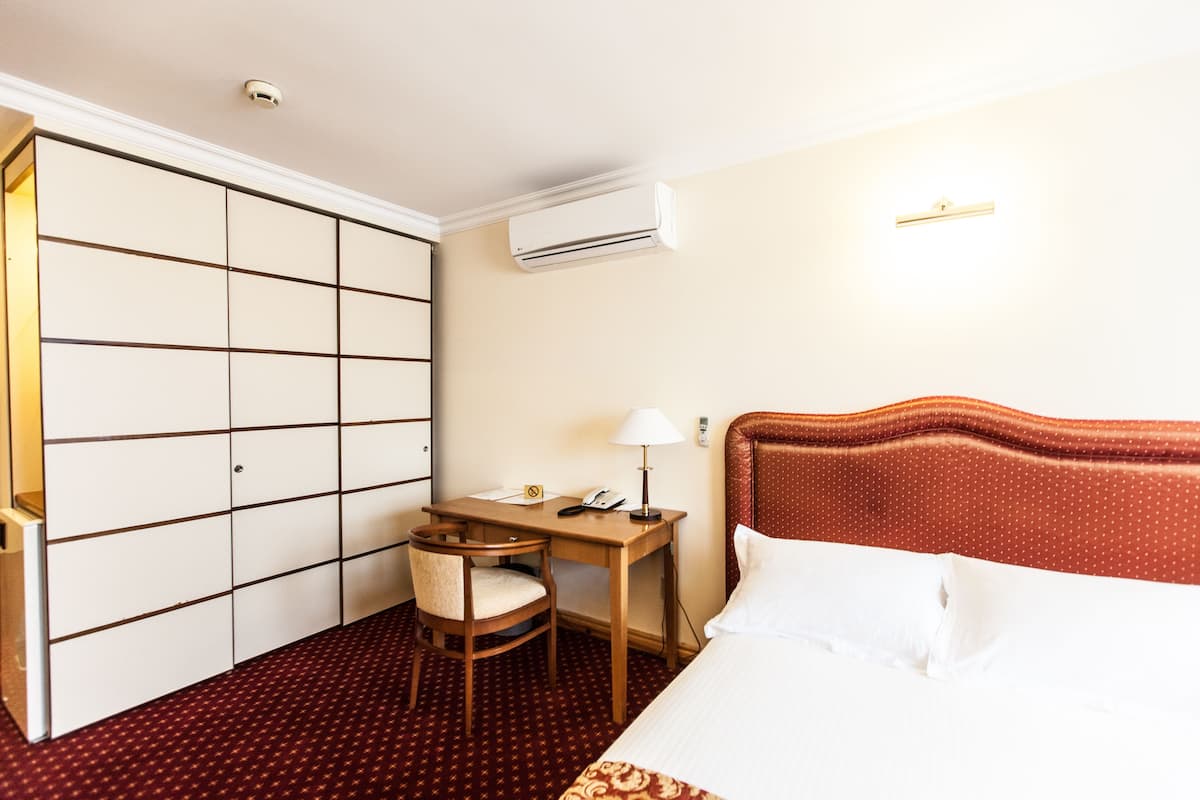 In-room safe, desk, free WiFi, bed sheets