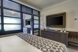 Luxury Family Room Diamond Club | Minibar, coffre-fort, bureau, rideaux dâobscurcissement