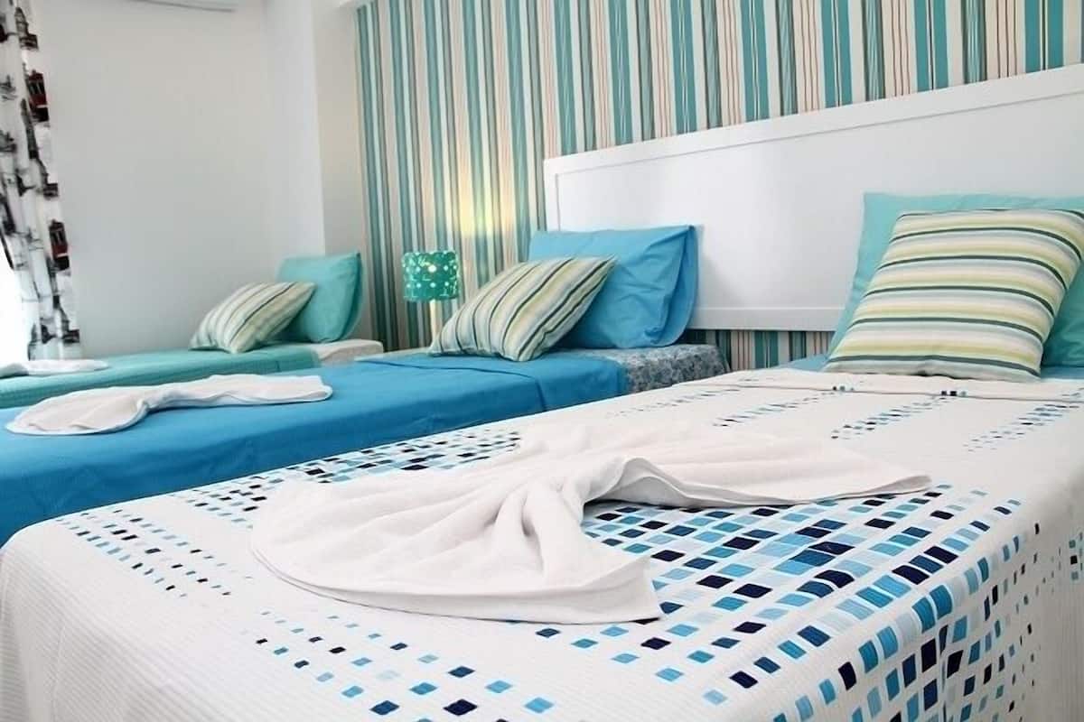 Minibar, cassaforte in camera, una scrivania, Wi-Fi gratuito