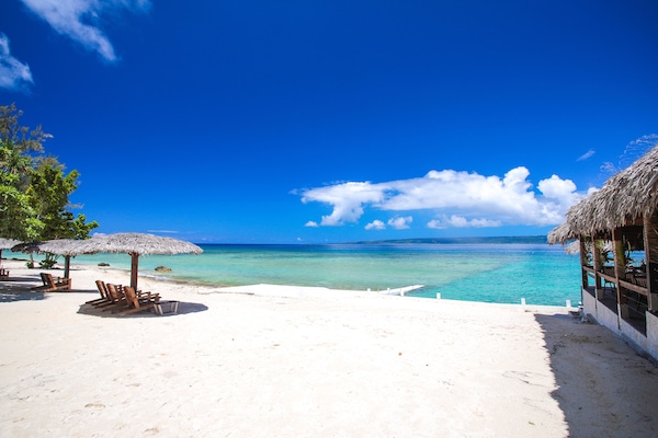 Private beach, white sand, sun-loungers, beach towels