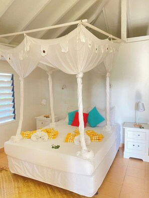 Individually decorated, rollaway beds, free WiFi, bed sheets - Coco Beach Resort (Port Vila)