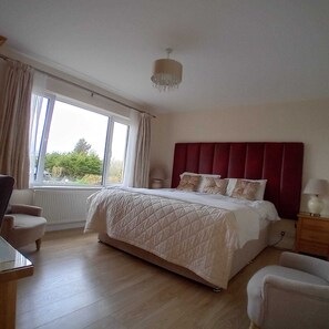 Habitación doble, vista al mar | Sábanas de algodón egipcio y ropa de cama de alta calidad 