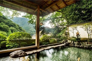 Baño termal público