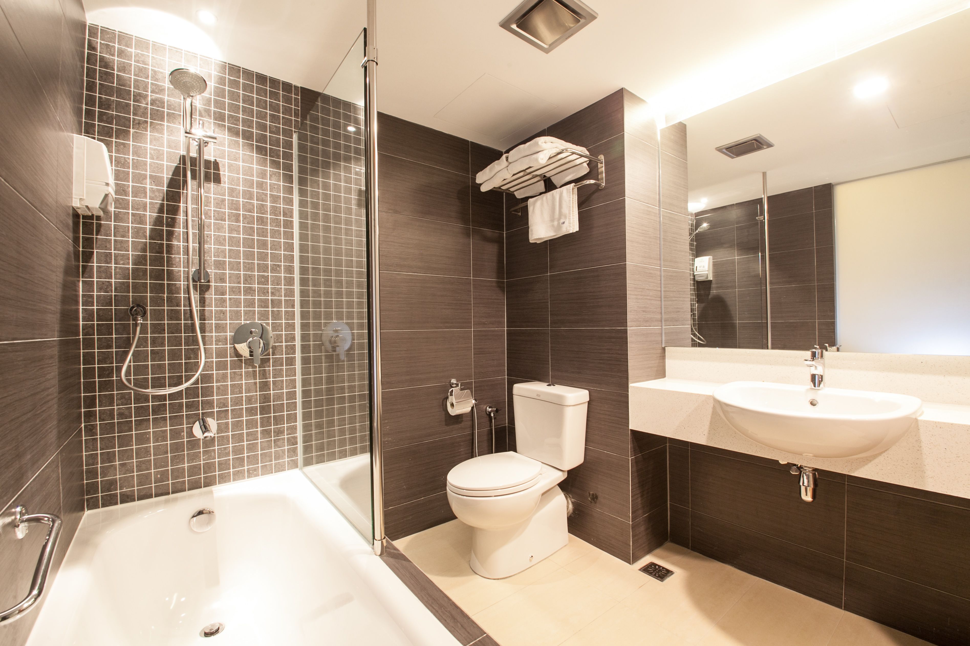 Quadruple Room | Desk, blackout curtains, iron/ironing board, rollaway beds