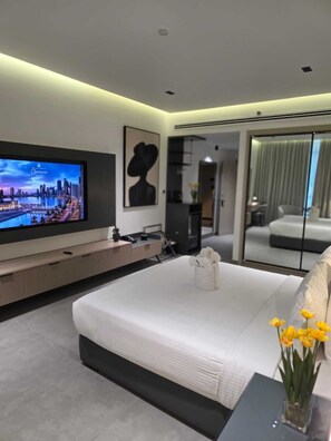 Kamar Premium, 1 Tempat Tidur King | Seprai antialergi, minibar, brankas, dan didekorasi berbeda-beda