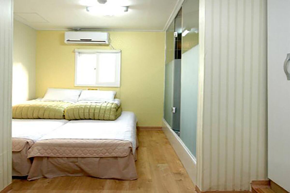 Iron/ironing board, free WiFi, individually furnished