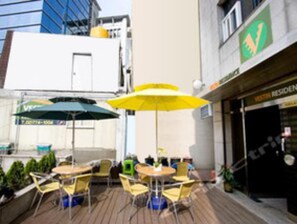 Outdoor dining - Vestin Residence Myeong-dong Guesthouse (Seoul)